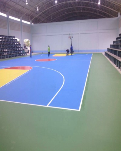 พื้นสนามกีฬาระบบยางสังเคราะห์ 